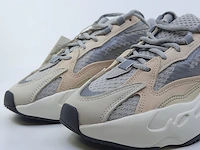 Paar sneakers, maat 40 2/3 adidas, yeezy boost 700 v2 gy7924 - afbeelding 3 van  10