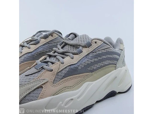 Paar sneakers, maat 40 2/3 adidas, yeezy boost 700 v2 gy7924 - afbeelding 4 van  10