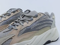 Paar sneakers, maat 40 2/3 adidas, yeezy boost 700 v2 gy7924 - afbeelding 4 van  10