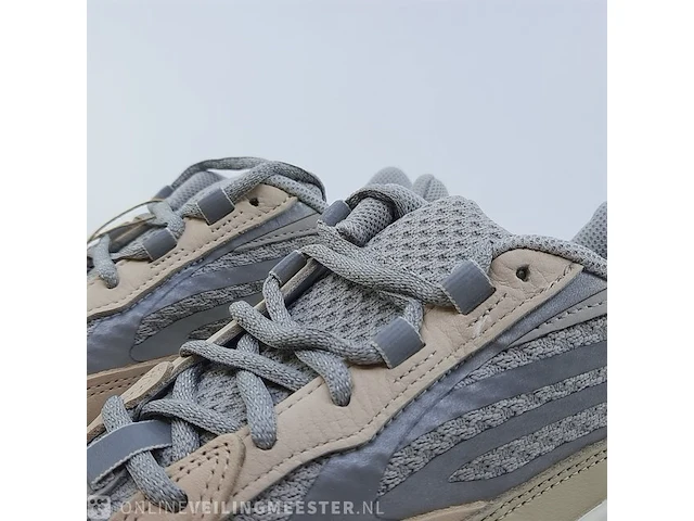 Paar sneakers, maat 40 2/3 adidas, yeezy boost 700 v2 gy7924 - afbeelding 5 van  10