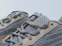 Paar sneakers, maat 40 2/3 adidas, yeezy boost 700 v2 gy7924 - afbeelding 5 van  10