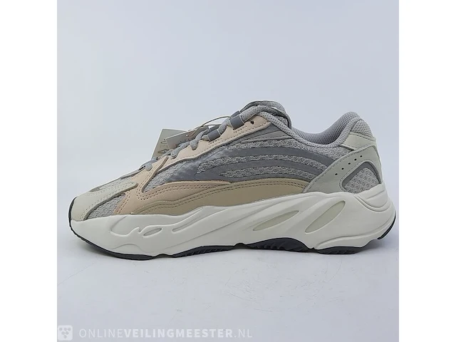 Paar sneakers, maat 40 2/3 adidas, yeezy boost 700 v2 gy7924 - afbeelding 6 van  10