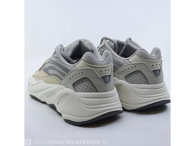 Paar sneakers, maat 40 2/3 adidas, yeezy boost 700 v2 gy7924 - afbeelding 7 van  10