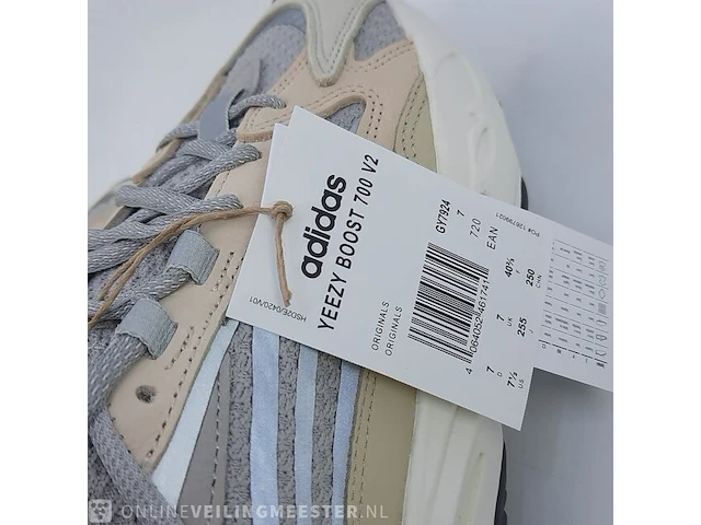 Paar sneakers, maat 40 2/3 adidas, yeezy boost 700 v2 gy7924 - afbeelding 8 van  10