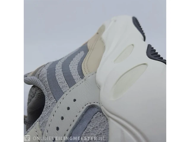 Paar sneakers, maat 40 2/3 adidas, yeezy boost 700 v2 gy7924 - afbeelding 9 van  10