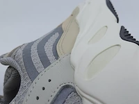 Paar sneakers, maat 40 2/3 adidas, yeezy boost 700 v2 gy7924 - afbeelding 9 van  10