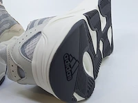 Paar sneakers, maat 40 2/3 adidas, yeezy boost 700 v2 gy7924 - afbeelding 10 van  10