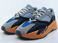 Paar sneakers, maat 40 adidas, yeezy boost 700 gw0296 - afbeelding 1 van  10