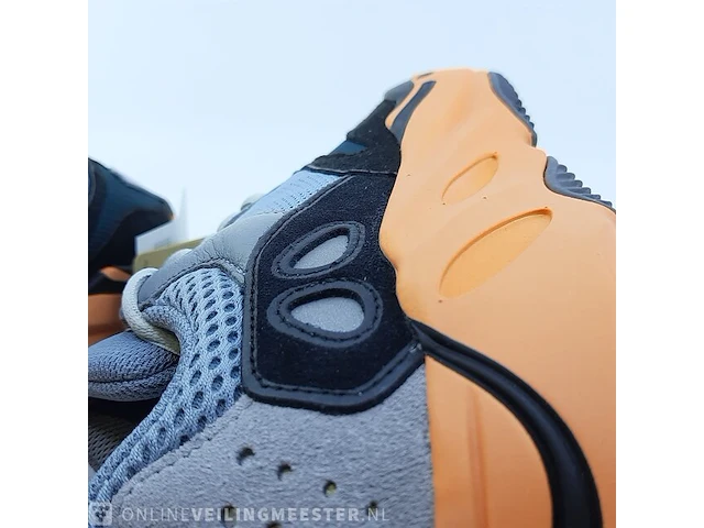 Paar sneakers, maat 40 adidas, yeezy boost 700 gw0296 - afbeelding 9 van  10