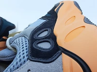 Paar sneakers, maat 40 adidas, yeezy boost 700 gw0296 - afbeelding 9 van  10