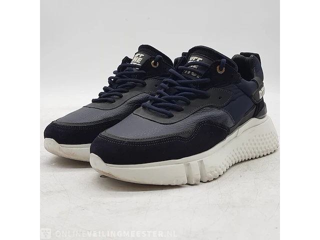 Paar sneakers, maat 40 off the pitch - afbeelding 1 van  9
