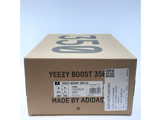 Paar sneakers, maat 41 1/3 adidas, yeezy boost 350 v2 fv5666 - afbeelding 2 van  10