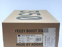 Paar sneakers, maat 41 1/3 adidas, yeezy boost 350 v2 fv5666 - afbeelding 2 van  10