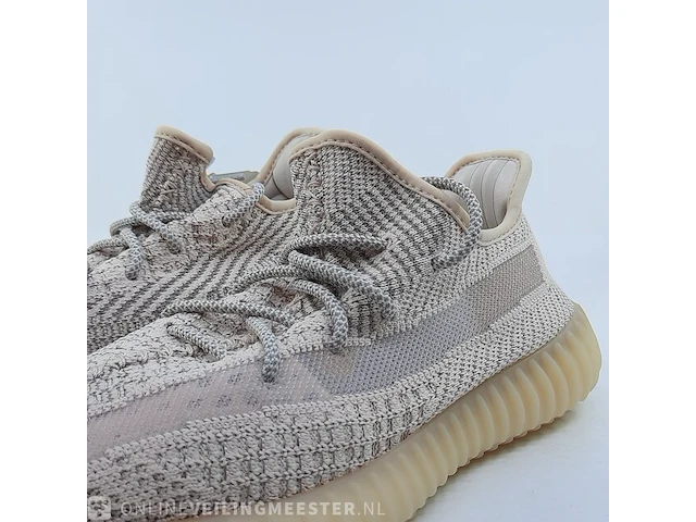 Paar sneakers, maat 41 1/3 adidas, yeezy boost 350 v2 fv5666 - afbeelding 4 van  10