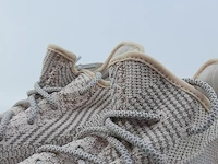 Paar sneakers, maat 41 1/3 adidas, yeezy boost 350 v2 fv5666 - afbeelding 5 van  10