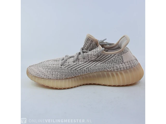Paar sneakers, maat 41 1/3 adidas, yeezy boost 350 v2 fv5666 - afbeelding 6 van  10