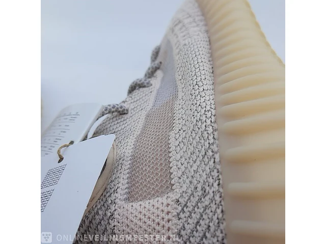 Paar sneakers, maat 41 1/3 adidas, yeezy boost 350 v2 fv5666 - afbeelding 9 van  10
