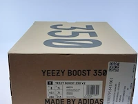 Paar sneakers, maat 41 1/3 adidas, yeezy boost 350 v2 - afbeelding 2 van  10