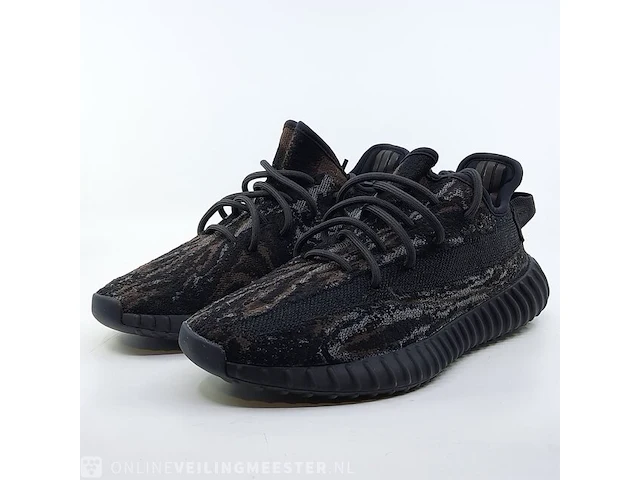 Paar sneakers, maat 41 1/3 adidas, yeezy boost 350 v2 - afbeelding 1 van  10