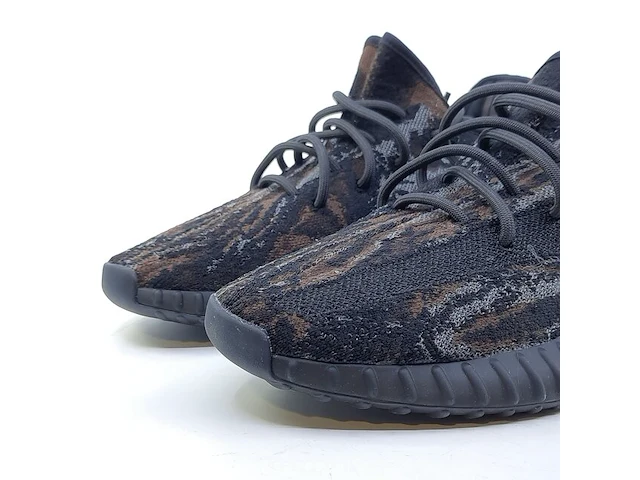 Paar sneakers, maat 41 1/3 adidas, yeezy boost 350 v2 - afbeelding 3 van  10
