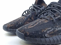 Paar sneakers, maat 41 1/3 adidas, yeezy boost 350 v2 - afbeelding 3 van  10
