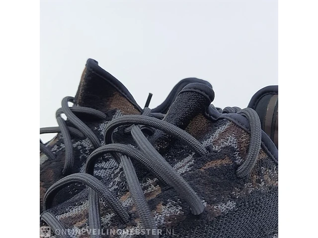 Paar sneakers, maat 41 1/3 adidas, yeezy boost 350 v2 - afbeelding 5 van  10