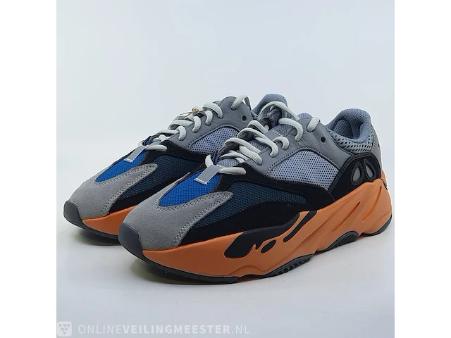 Paar sneakers, maat 41 1/3 adidas, yeezy boost 700 gw0296 - afbeelding 1 van  9