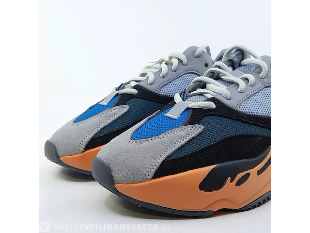 Paar sneakers, maat 41 1/3 adidas, yeezy boost 700 gw0296 - afbeelding 2 van  9