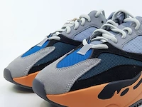 Paar sneakers, maat 41 1/3 adidas, yeezy boost 700 gw0296 - afbeelding 2 van  9