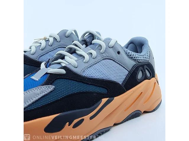 Paar sneakers, maat 41 1/3 adidas, yeezy boost 700 gw0296 - afbeelding 3 van  9