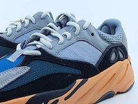 Paar sneakers, maat 41 1/3 adidas, yeezy boost 700 gw0296 - afbeelding 3 van  9