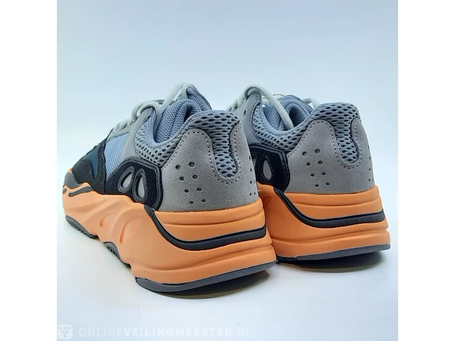 Paar sneakers, maat 41 1/3 adidas, yeezy boost 700 gw0296 - afbeelding 6 van  9