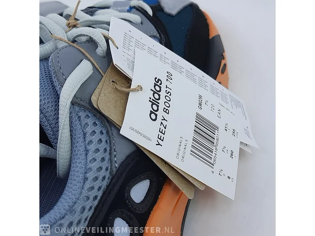 Paar sneakers, maat 41 1/3 adidas, yeezy boost 700 gw0296 - afbeelding 7 van  9
