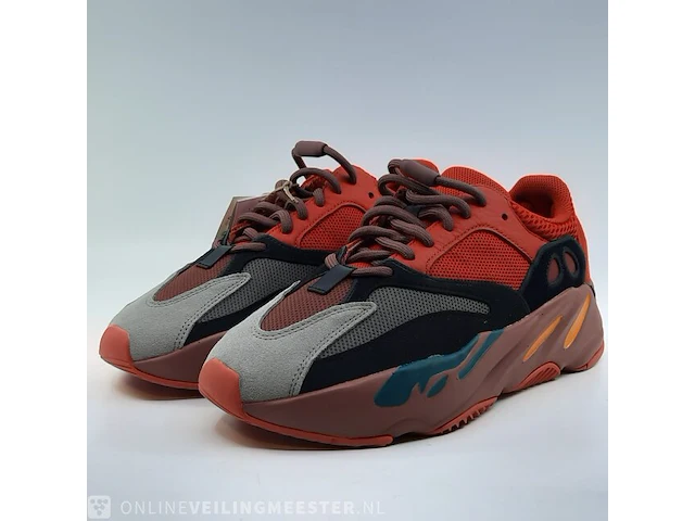 Paar sneakers, maat 41 1/3 adidas, yeezy boost 700 hq6979 - afbeelding 1 van  10