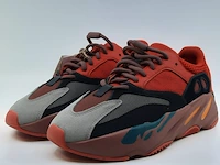 Paar sneakers, maat 41 1/3 adidas, yeezy boost 700 hq6979 - afbeelding 1 van  10