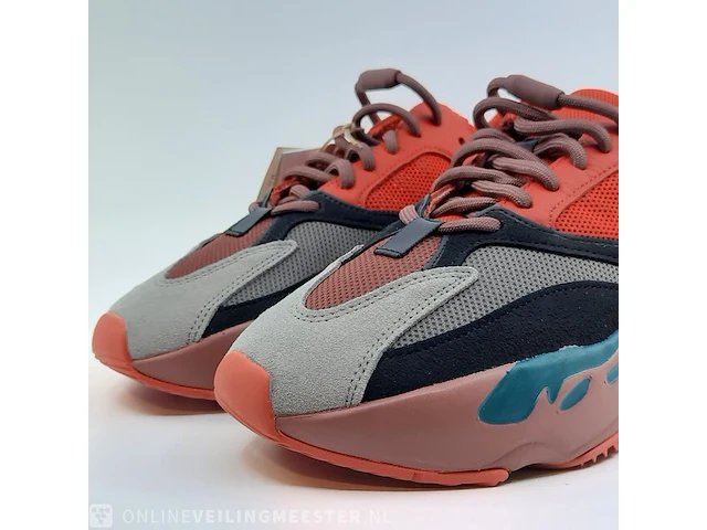 Paar sneakers, maat 41 1/3 adidas, yeezy boost 700 hq6979 - afbeelding 3 van  10