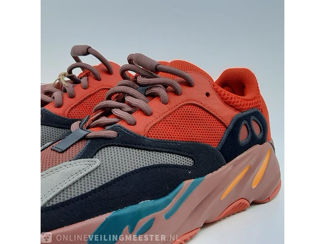 Paar sneakers, maat 41 1/3 adidas, yeezy boost 700 hq6979 - afbeelding 4 van  10