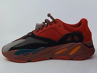 Paar sneakers, maat 41 1/3 adidas, yeezy boost 700 hq6979 - afbeelding 6 van  10
