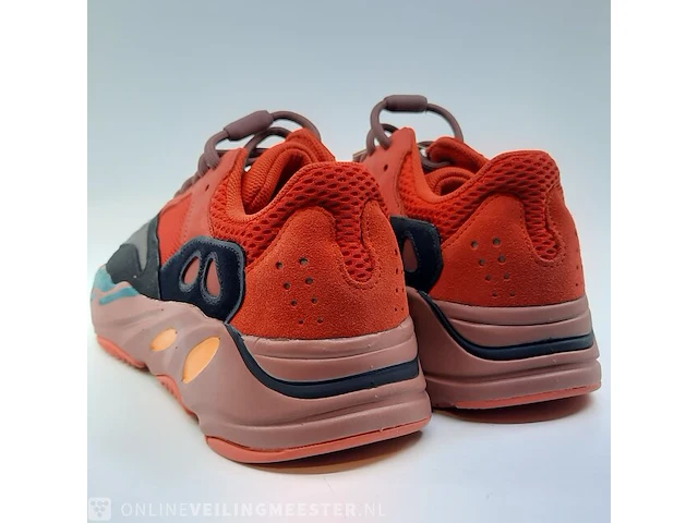 Paar sneakers, maat 41 1/3 adidas, yeezy boost 700 hq6979 - afbeelding 7 van  10