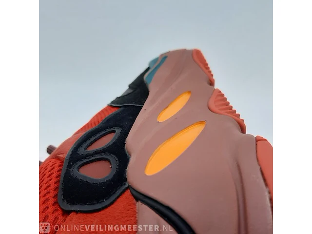 Paar sneakers, maat 41 1/3 adidas, yeezy boost 700 hq6979 - afbeelding 9 van  10