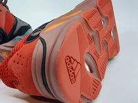 Paar sneakers, maat 41 1/3 adidas, yeezy boost 700 hq6979 - afbeelding 10 van  10