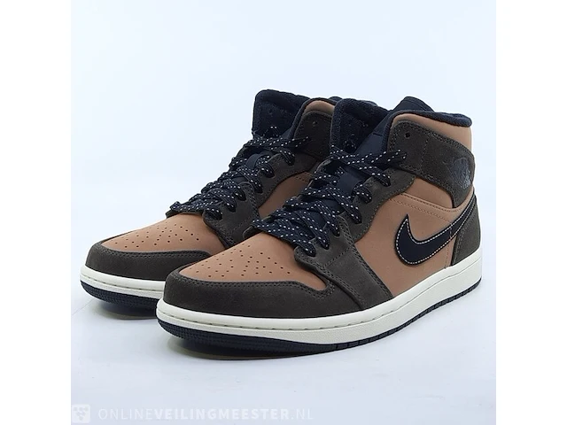 Paar sneakers, maat 41 nike, air jordan 1 mid se dc7294-200 - afbeelding 1 van  9