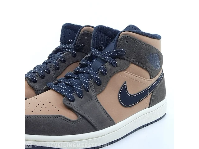 Paar sneakers, maat 41 nike, air jordan 1 mid se dc7294-200 - afbeelding 3 van  9