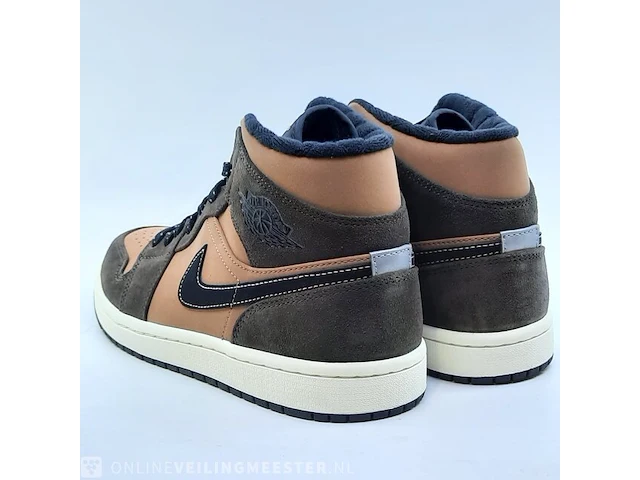 Paar sneakers, maat 41 nike, air jordan 1 mid se dc7294-200 - afbeelding 6 van  9