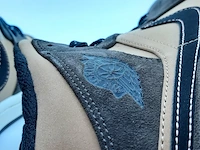 Paar sneakers, maat 41 nike, air jordan 1 mid se dc7294-200 - afbeelding 7 van  9