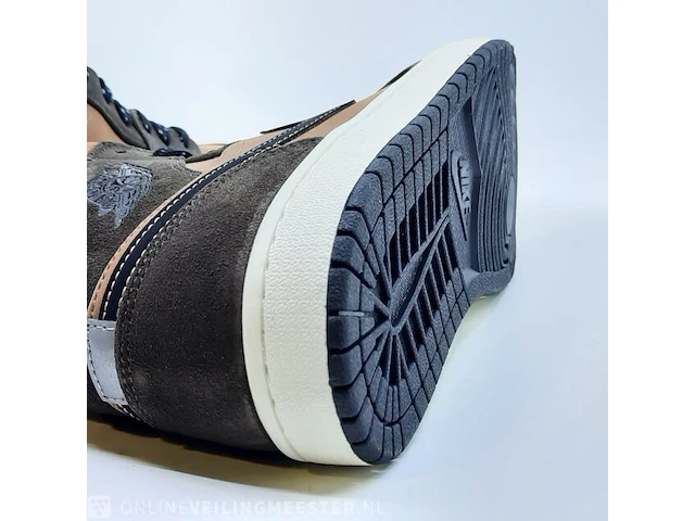 Paar sneakers, maat 41 nike, air jordan 1 mid se dc7294-200 - afbeelding 8 van  9