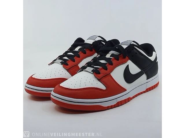 Paar sneakers, maat 41 nike, dunk low retro emb - dd363-100 - afbeelding 1 van  11