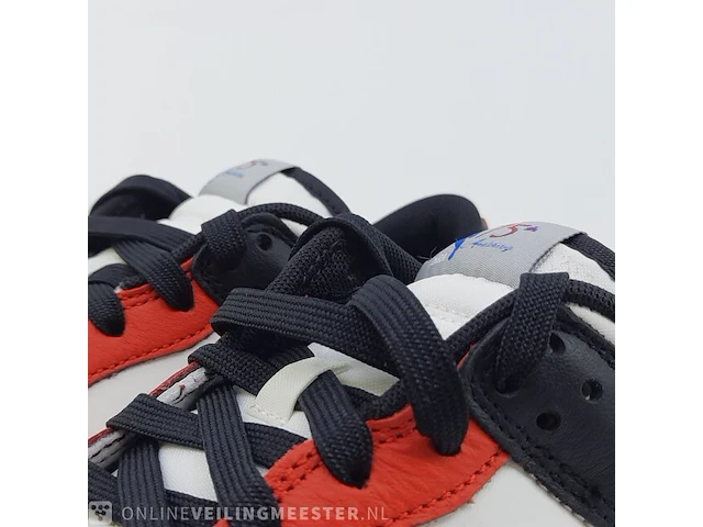 Paar sneakers, maat 41 nike, dunk low retro emb - dd363-100 - afbeelding 6 van  11