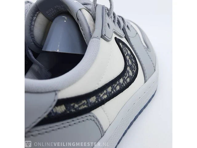 Paar sneakers, maat 41 nike, jordan 1 retro low dior cn8608-002 - afbeelding 3 van  31