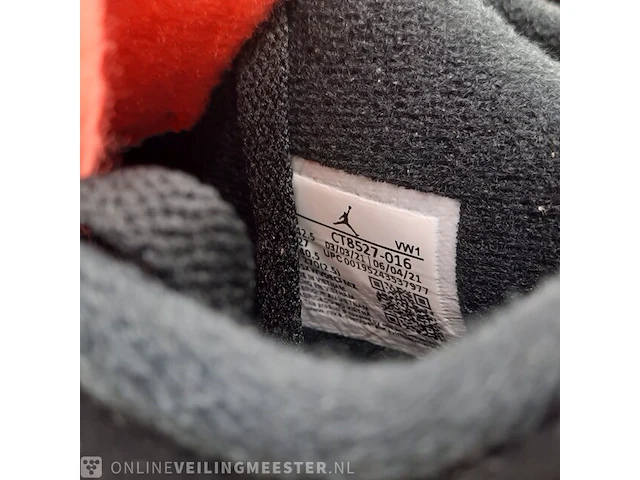 Paar sneakers, maat 42 1/2 air jordan, air jordan 4 retro ct852-016 - afbeelding 2 van  24